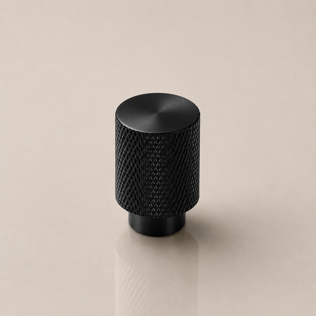 Aure Huxley Pedestal Knob – Matte black