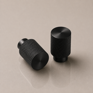 Aure Huxley Pedestal Knob – Matte black