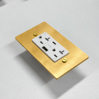 Variant hero - USB-C/A - Satin Brass