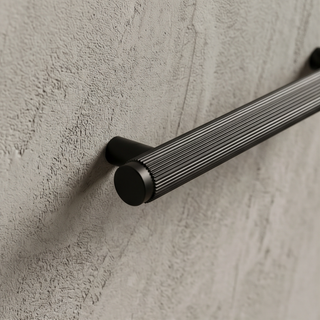 Aure Calder Pull - Matte black