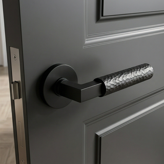 Hammered Door Handle on Round Rose - Matte black