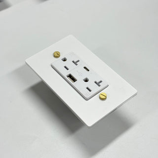 Variant hero - USB-C/A - White & Brass
